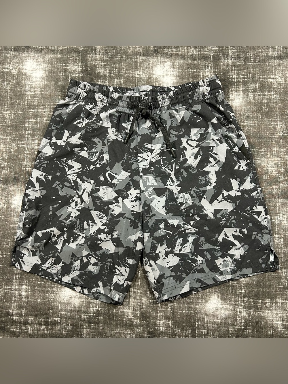 UNRL Stride Shorts Mens Small 28x8 Black Geometric Shattered Camo Athletic Wear